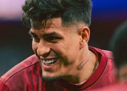 Piero Hincapié calentando previo al partido de vuelta frente al Sporting de Lisboa.