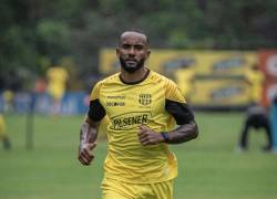 Leonai Souza entrenando con la escuadra amarilla.