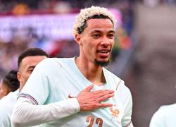 Hugo Ekitiké celebrando el gol anotado a Brasil en amistoso internacional.