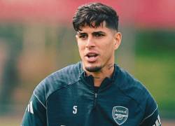 Piero Hincapie entrenando el 10 de abril de 2026 con el Arsenal en el Sobha Realty Training Centre.