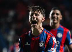 Nicolás Tripichio celebrando el gol anotado a Deportivo Cuenca en la fase de grupos de la Copa Sudamericana 2026.