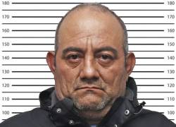 Folleto foto policial publicada por la policía colombiana el 25 de octubre de 2021 del capo de la droga más buscado de Colombia y jefe del Clan del Golfo, Dairo Antonio Usuga -alias 'Otoniel'- después de su captura, en Bogotá.