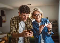 El desafío para el sistema financiero es diseñar canales digitales sencillos, seguros y pedagógicos para que los adultos mayores puedan integrarse.