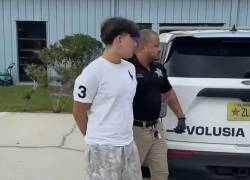 Imagen del momento preciso en el que detienen al estudiante en Florida. (Foto: Oficina del Sheriff del condado de Volusia.)