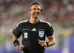 Slavko Vinčić en acción durante el partido del Grupo J entre Jordania y Argelia.
