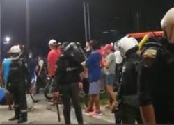 Ante muertes violentas y heridos en la Playita del Guasmo, la Policía desplegó unidades para recabar indicios.