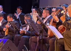 Abren vacantes laborales para músicos y cantantes.