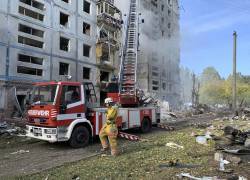 El presidente de Ucrania, Volodímir Zelenski, indicó que el ataque ruso fue dirigido contra la población civil de Zaporiyia destruyendo casas y edificios residenciales.