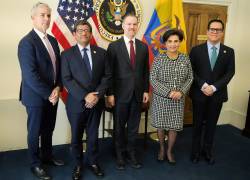 En la fotografía se observa a altos funcionarios de la la Oficina del Representante Comercial de los Estados Unidos junto al ministro de Producción ecuatoriano, Luis Jaramillo; la canciller ecuatoriana Gabriela Sommerfeld; y el secretario de Integridad Pública de Ecuador, José Neira.
