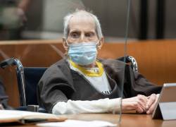 El millonario Robert Durst está hospitalizado por covid-19, dijo este sábado su abogado, dos días después de que un tribunal de Los Ángeles le condenara a cadena perpetua.