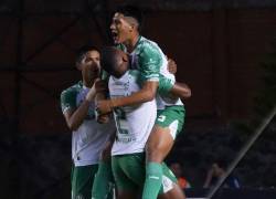 Jugadores de Liga de Portoviejo celebrando el gol anotado a Independiente Azogues.
