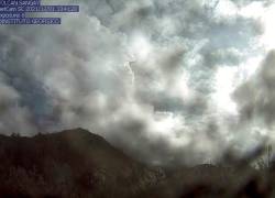 Detectan enjambre sísmico en el volcán Sangay y se advierte caída de ceniza en Chimborazo