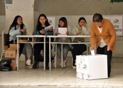 Fotografía que muestra a estudiantes universitarias elegidas como MJRV, durante las elecciones presidenciales del 13 de abril del año pasado.