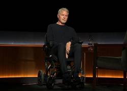 Fotografía que muestra al actor estadounidense Eirc Dean durante la filmación de su última entrevista, en medio de una batalla contra la ELA.