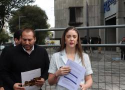 Mónica Palacios entregó una noticia criminis en la Fiscalía General del Estado.