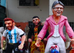 Messi y Lasso son los monigotes más vendidos en la calle 6 de Marzo de Guayaquil.