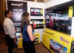 Los invitados al evento de lanzamiento pudieron apreciar las innovaciones del nuevo modelo de televisor de StarGold.