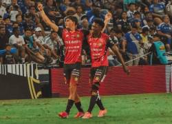 Matías Klimowicz celebrando el gol ante Emelec junto a Jorge Ordóñez.