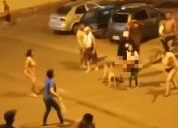 Captura de video que muestra al menor siendo trasladado con urgencia a un hospital.