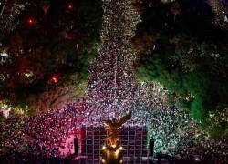 Aficionados de México celebrando el triunfo ante Ecuador en el Ángel de la Independencia, por los dieciseisavos de final del Mundial de la FIFA 2026, en Ciudad de México.