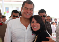Luisa González junto al expresidente Rafael Correa, líder de Revolución Ciudadana.