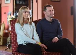 La menor desapareció el 3 de mayo de 2007, poco antes de su cuarto cumpleaños, en Praia da Luz, un balneario de la región del Algarve, donde estaba de vacaciones con su familia.