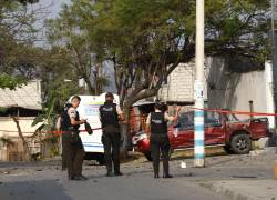 Explosión de coche bomba en los exteriores de una unidad policial del sector Guamote en Pascuales.