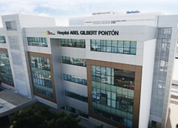 Denuncian colapso de tuberías del hospital Guayaquil.