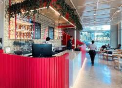 Segafredo combina en un solo lugar tres ambientes donde se puede deleitar de un brunch, cena, coctelería y otras actividades de entretenimiento.