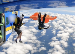 Paracaidista sufrió terrible accidente.