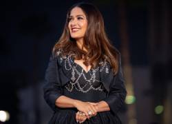 Salma Hayek Pinault fue honrada con su propia estrella en el Paseo de la Fama de Hollywood el 19 de noviembre del 2021, en Los Angeles, California. Emma McIntyre/Getty Images/AFP.