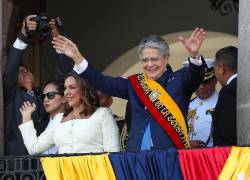 El presidente de Ecuador, Guillermo Lasso (d), junto a su esposa María de Lourdes Alcivar (i).