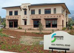 Imagen referencial de la fachada de Sansum Clinic. (Foto: Página Oficial Sansum Clinic.)