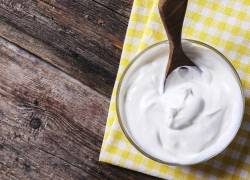 Los fermentos del yogurt fomentan la actividad prebiótica, y se cuida la microbiota.