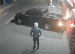 Video muestra cómo una banda utilizaba una camioneta adaptada para robar locales y viviendas.