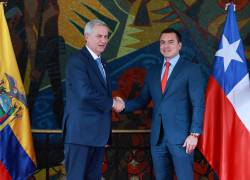 El mandatario ecuatoriano Daniel Noboa estrecha la mano de José Antonio Kast, presidente electo de Chile, el pasado 23 de diciembre.