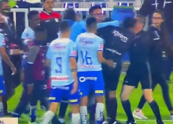 Captura del video de la agresión al árbitro Alex Cajas en el partido Macará - Aucas.