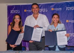 El alcalde Juan José Yúnez firmó un convenio de colaboración con Karla Morales y Silvia Buendía de la Asociación Resolver.