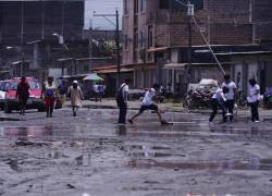 Fotografía de una calle anegada en el cantón Durán, en la provincia de Guayas.
