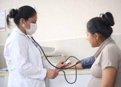 La insuficiencia cardíaca congestiva se presenta cuando el corazón no es capaz de bombear suficiente sangre al resto del cuerpo.