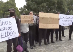 Guardias protestaron en el Hospital Eugenio Espejo por falta de sueldos.