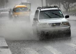 Fotografía que muestra una tarde lluviosa en la ciudad de Cuenca.