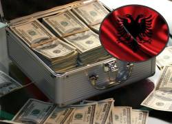 Imagen de la bandera de Albania y un maletin lleno de dolares.