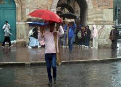 Ecuatorianos viven la época invernal con lluvias y altas temperaturas