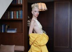 Anya Taylor-Joy luciendo un atuendo de Dior para los premios Emmy