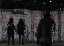 Fotografía que muestra a miembros de las Fuerzas Armadas en una calle del cantón Durán, en la provincia de Guayas, en enero del 2024.