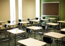 Denuncian 'vacunas' en un distrito educativo de Guayaquil.