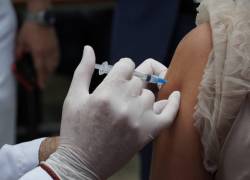 Ecuador atraviesa la segunda fase del nuevo plan de vacunación, que incluye a adultos desde los 50 hasta los 64 años.