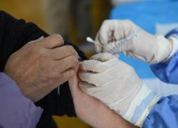 La pandemia aún no termina: Ecuador negocia tres millones de dosis de vacunas bivalentes