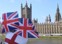 Peruanos y colombianos podrán viajar sin visa al Reino Unido desde noviembre próximo